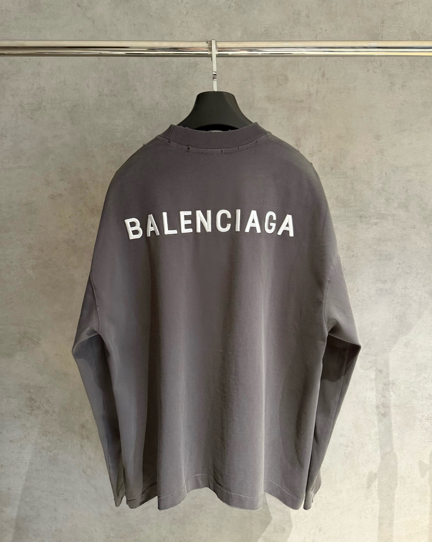 Balenciaga 高仿灰色男款LOGO長袖T恤 潮感日常推薦單品| 14 Balenciaga 高仿灰色男款LOGO長袖T恤 潮感日常推薦單品
