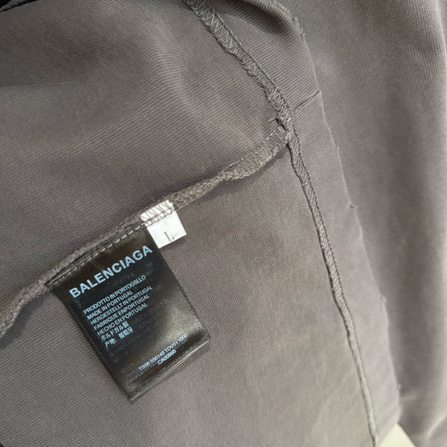 Balenciaga 高仿灰色男款LOGO長袖T恤 潮感日常推薦單品| 8 Balenciaga 高仿灰色男款LOGO長袖T恤 潮感日常推薦單品