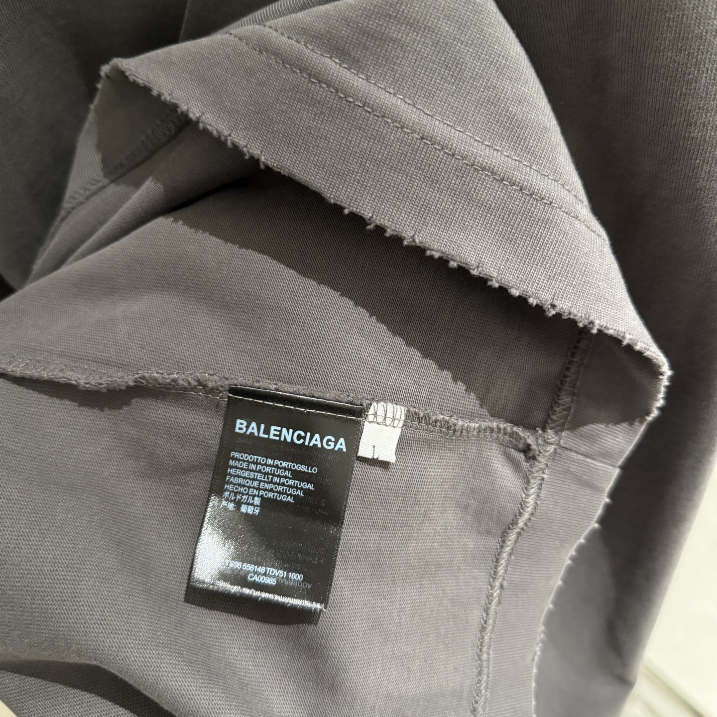 Balenciaga 高仿浮雕LOGO灰色長袖T恤 立體紋理簡約穿搭款| 8 Balenciaga 高仿浮雕LOGO灰色長袖T恤 立體紋理簡約穿搭款