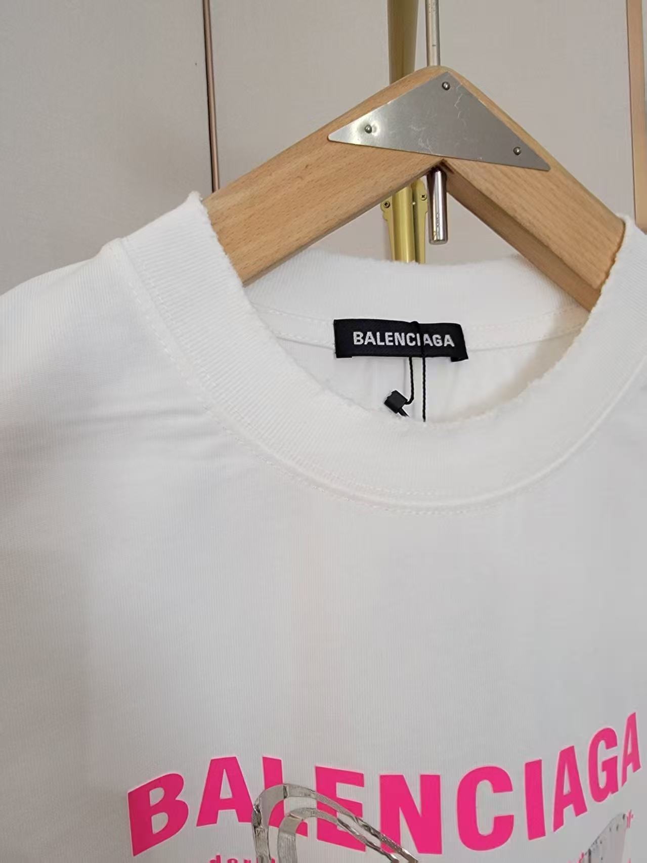 Balenciaga 高仿白色印花T恤 粉紅標語個性圖樣潮流短袖| 10 Balenciaga 高仿白色印花T恤 粉紅標語個性圖樣潮流短袖