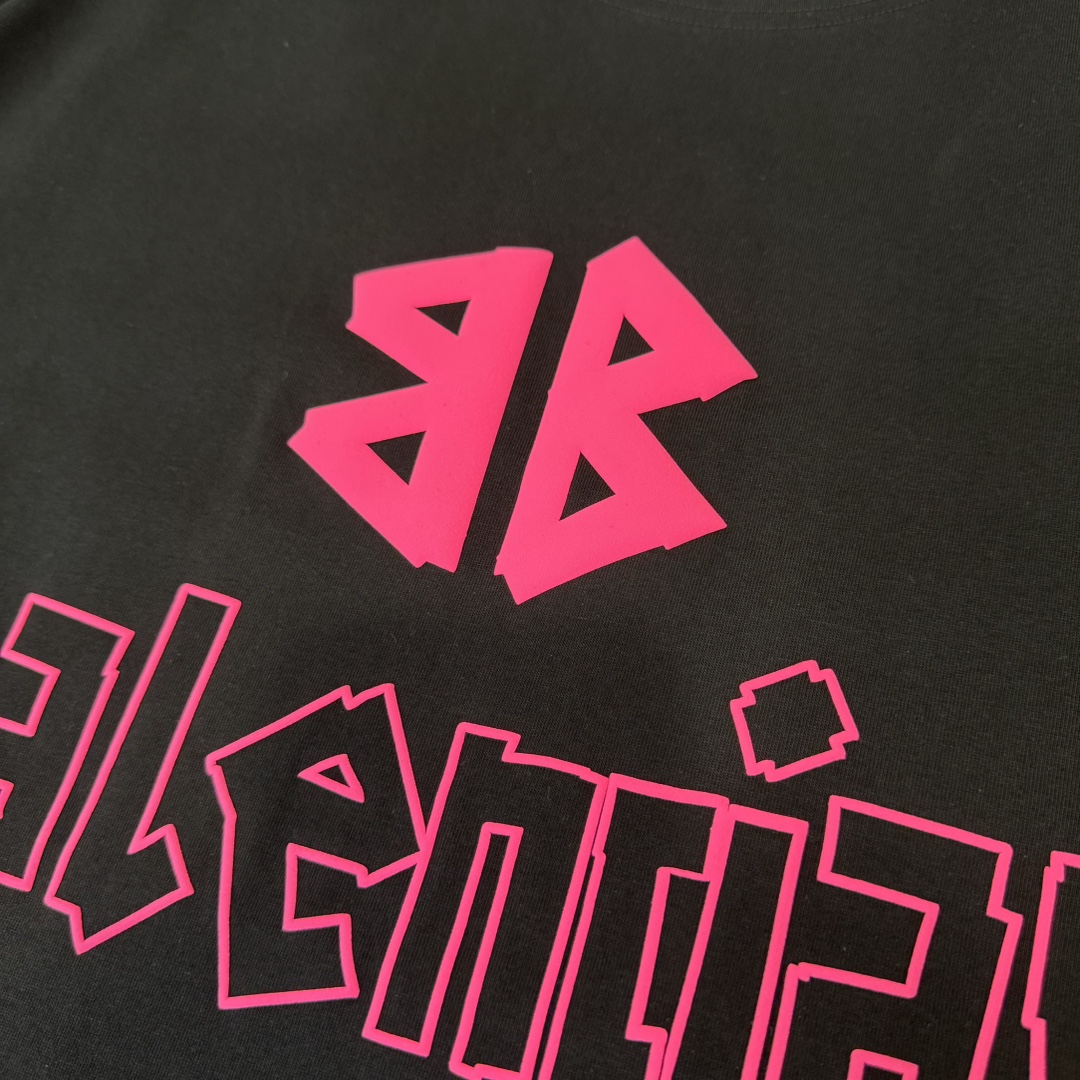 Balenciaga A貨短袖T恤男款 粉字母印花 黑底潮流街頭風| 10 Balenciaga A貨短袖T恤男款 粉字母印花 黑底潮流街頭風