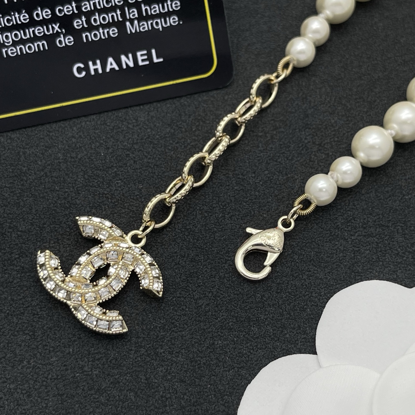Chanel一比一珍珠手鍊雙C墜飾設計款| 12 Chanel一比一珍珠手鍊雙C墜飾設計款