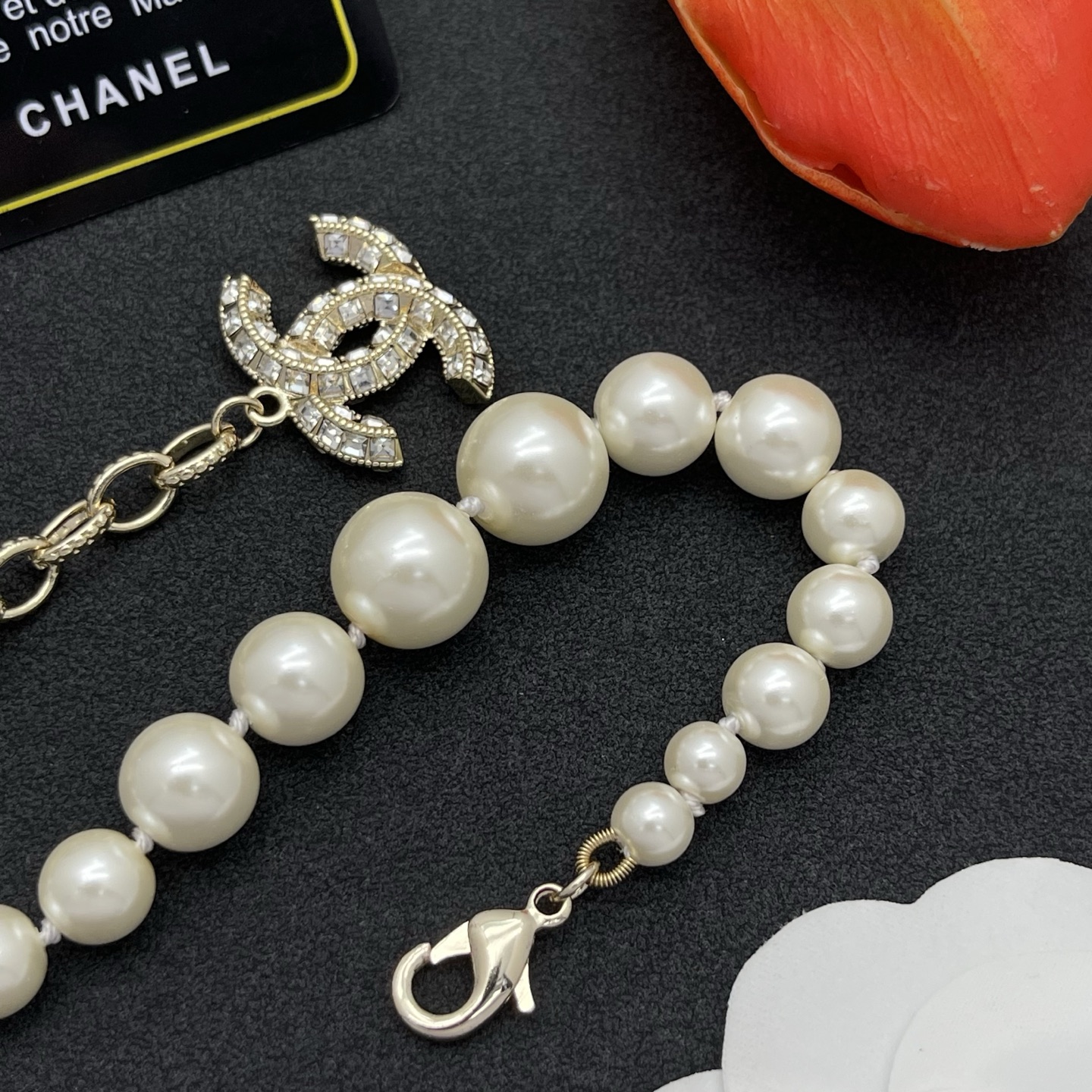 Chanel一比一珍珠手鍊雙C墜飾設計款| 10 Chanel一比一珍珠手鍊雙C墜飾設計款