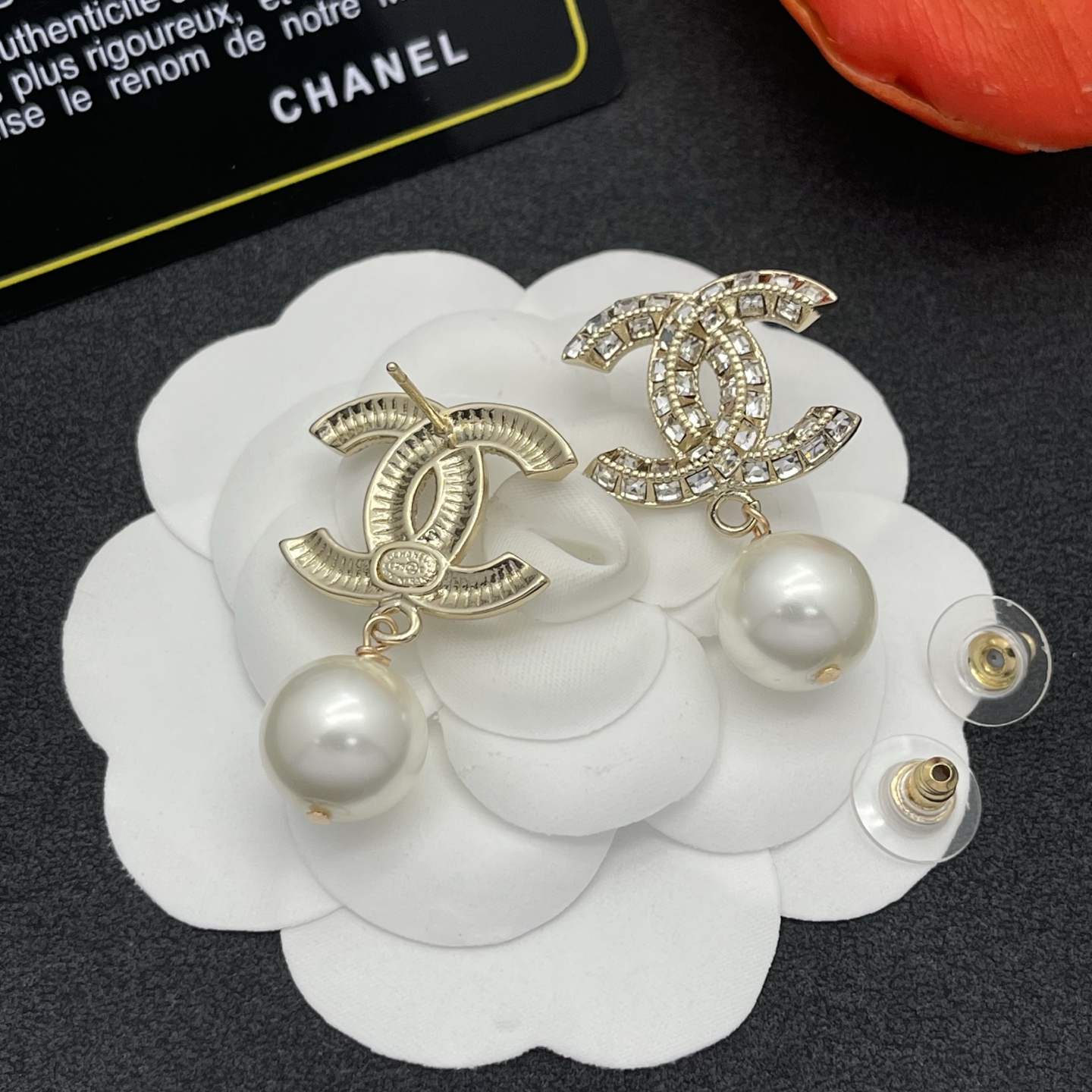 Chanel高仿珍珠吊墜耳環雙C立體設計| 10 Chanel高仿珍珠吊墜耳環雙C立體設計