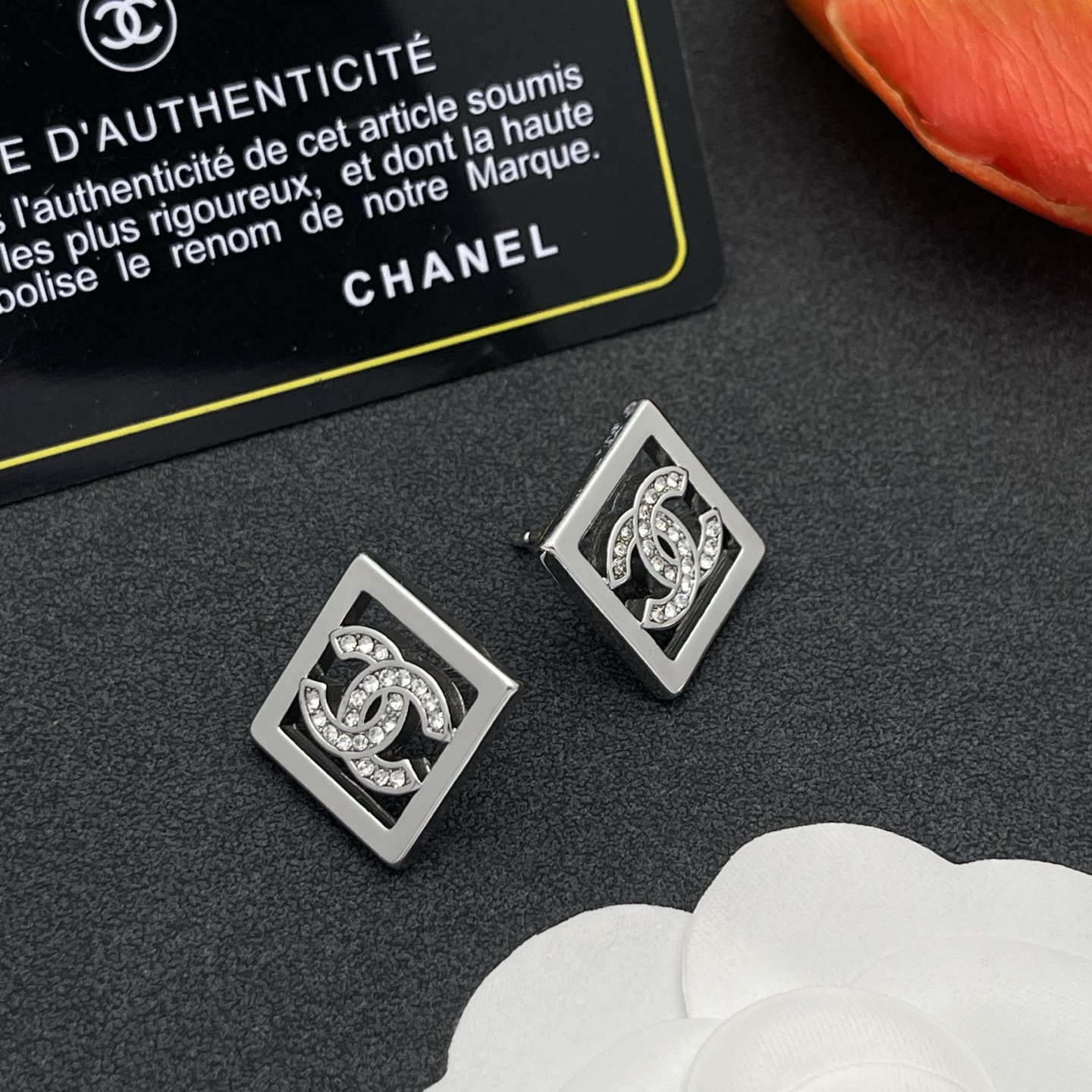Chanel高仿方框雙C耳環女款時尚鑽飾造型| 11 Chanel高仿方框雙C耳環女款時尚鑽飾造型