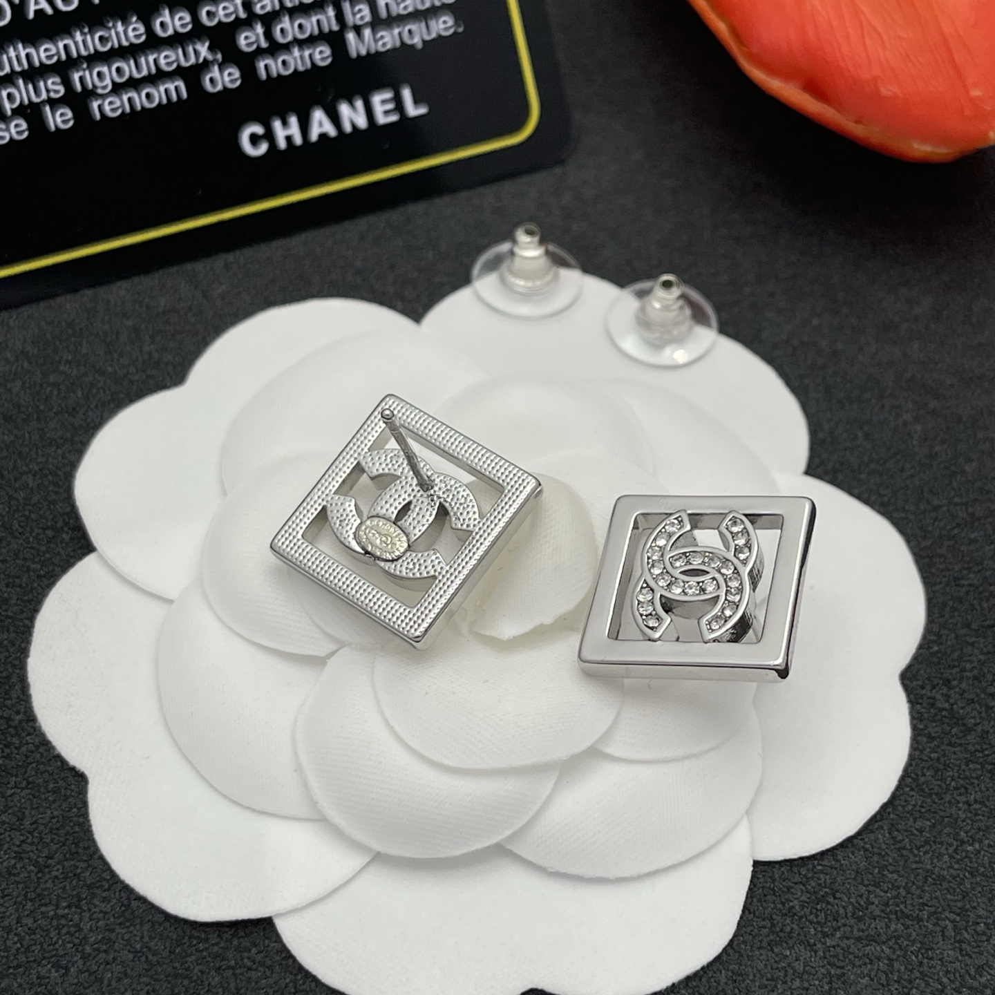 Chanel高仿方框雙C耳環女款時尚鑽飾造型| 10 Chanel高仿方框雙C耳環女款時尚鑽飾造型