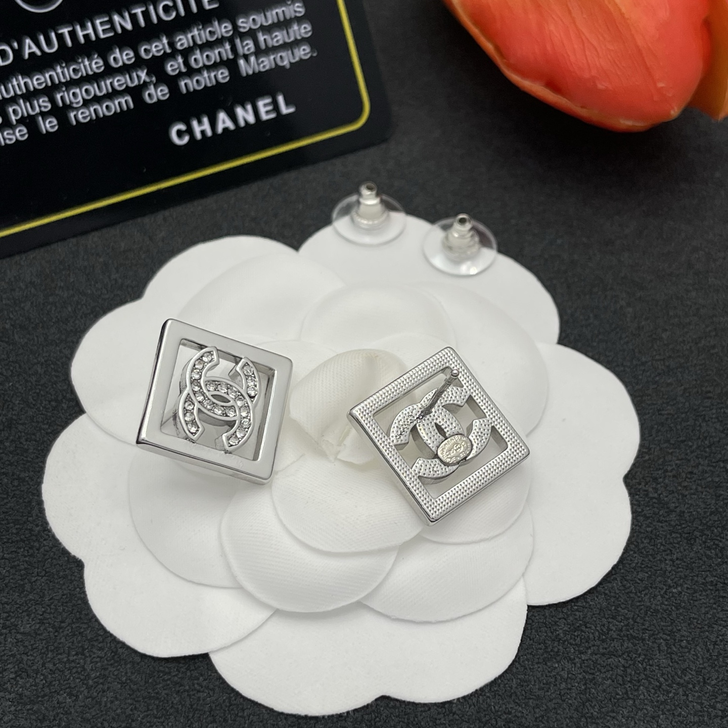Chanel高仿方框雙C耳環女款時尚鑽飾造型| 9 Chanel高仿方框雙C耳環女款時尚鑽飾造型