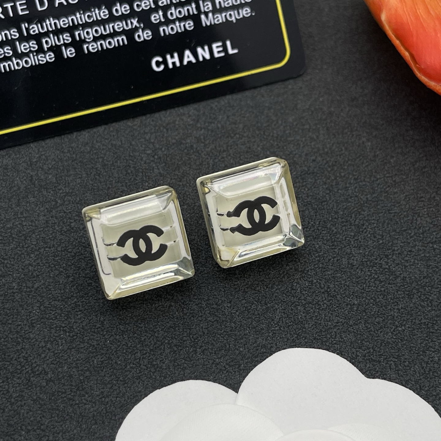 ChanelA貨耳環透明方型設計黑色雙C標誌感造型| 13 ChanelA貨耳環透明方型設計黑色雙C標誌感造型
