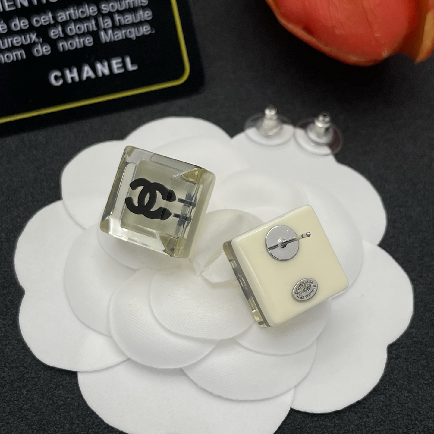ChanelA貨耳環透明方型設計黑色雙C標誌感造型| 10 ChanelA貨耳環透明方型設計黑色雙C標誌感造型