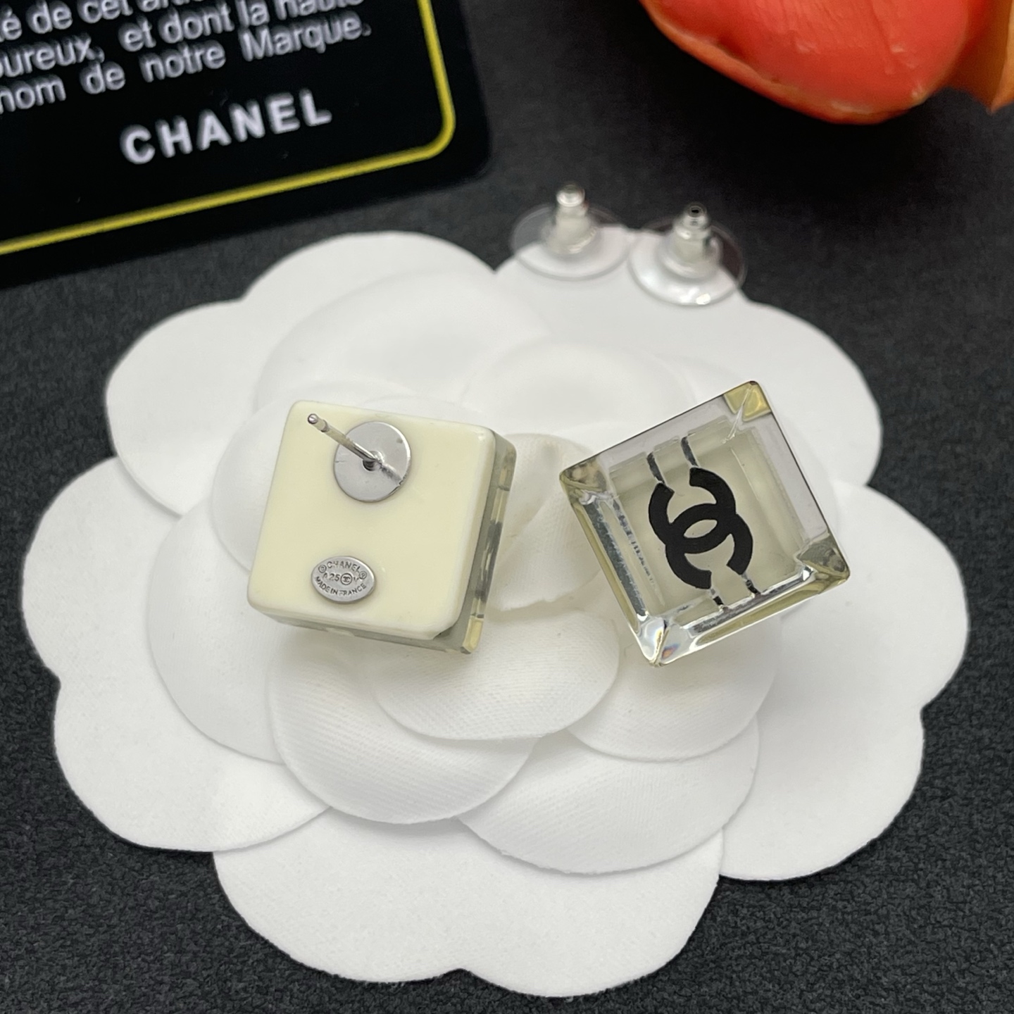 ChanelA貨耳環透明方型設計黑色雙C標誌感造型| 9 ChanelA貨耳環透明方型設計黑色雙C標誌感造型