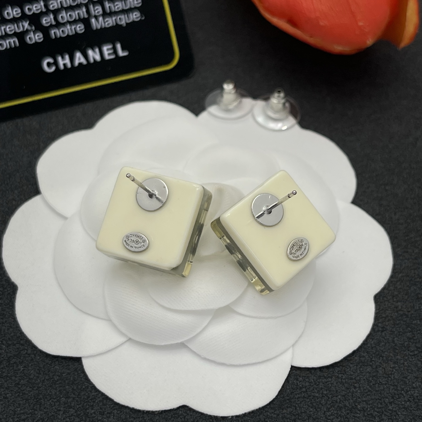 ChanelA貨耳環透明方型設計黑色雙C標誌感造型| 8 ChanelA貨耳環透明方型設計黑色雙C標誌感造型