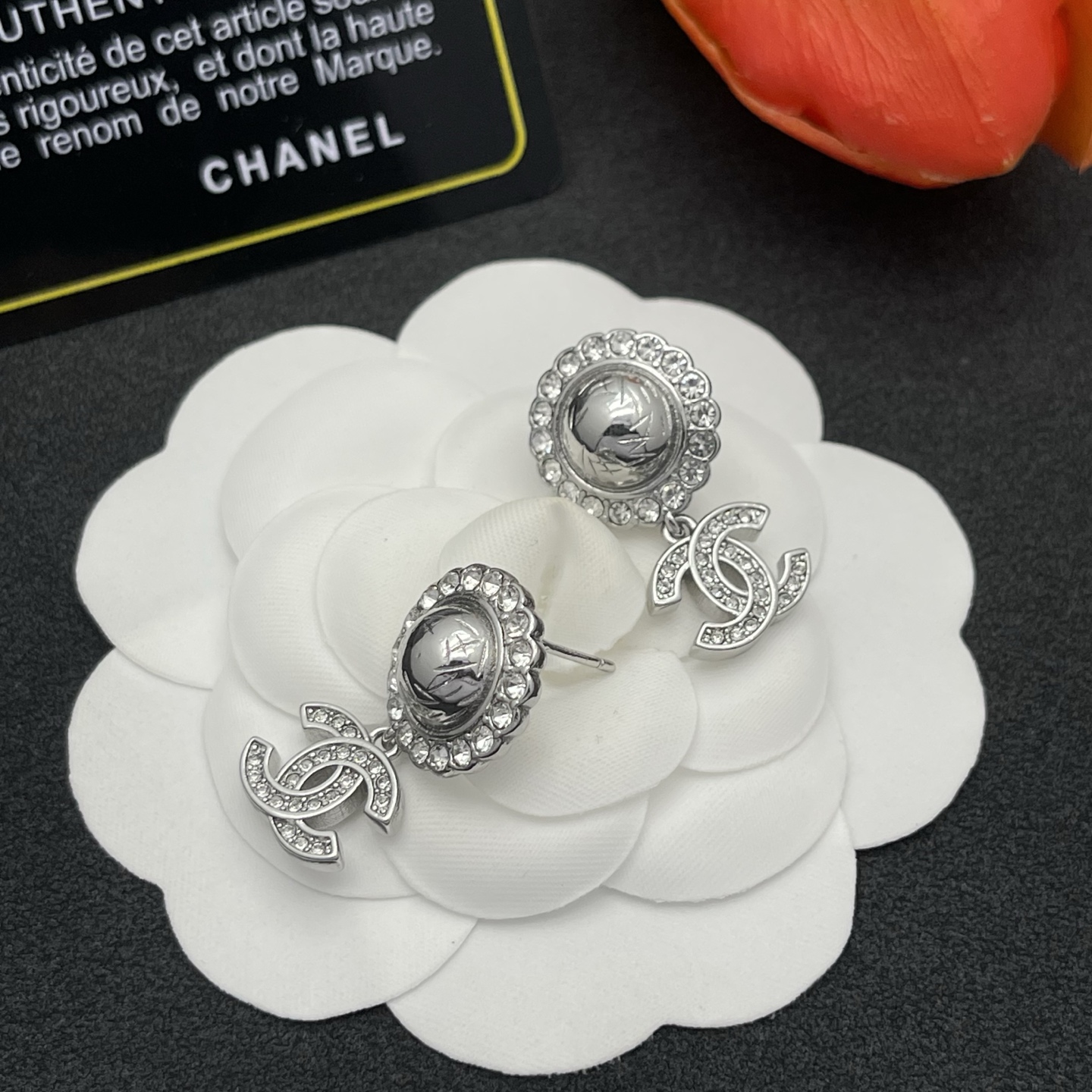 Chanel原單水鑽浮雕耳環雙C垂墜圓形造型款| 11 Chanel原單水鑽浮雕耳環雙C垂墜圓形造型款