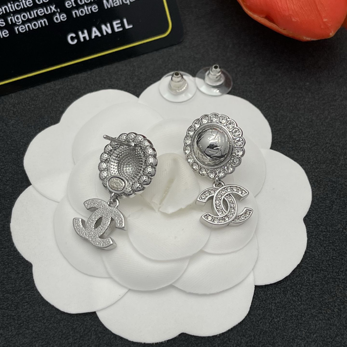 Chanel原單水鑽浮雕耳環雙C垂墜圓形造型款| 10 Chanel原單水鑽浮雕耳環雙C垂墜圓形造型款