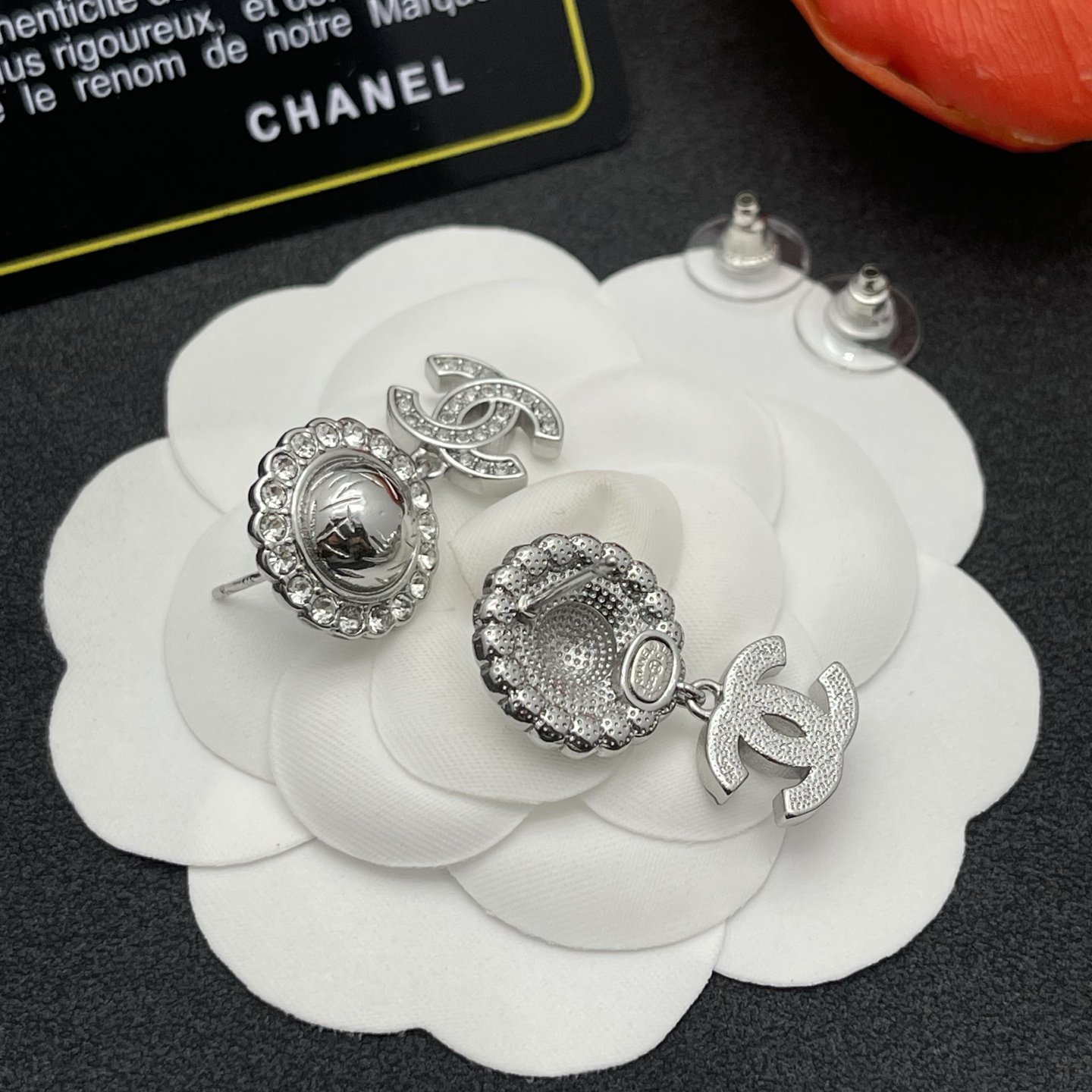 Chanel原單水鑽浮雕耳環雙C垂墜圓形造型款| 8 Chanel原單水鑽浮雕耳環雙C垂墜圓形造型款