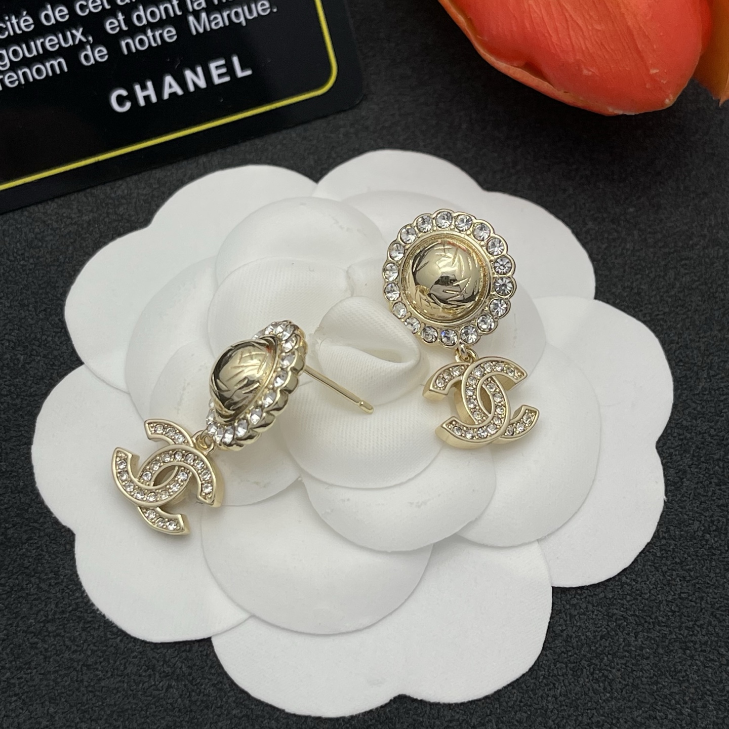 Chanel一比一仿金水鑽耳環女款雕刻垂墜款| 11 Chanel一比一仿金水鑽耳環女款雕刻垂墜款