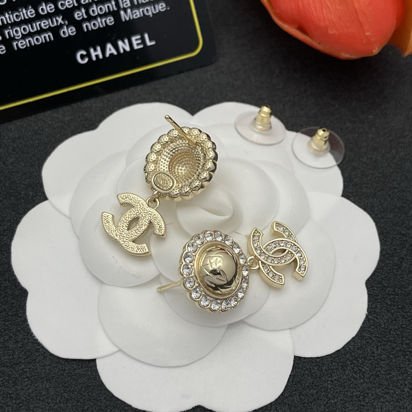 Chanel一比一仿金水鑽耳環女款雕刻垂墜款| 10 Chanel一比一仿金水鑽耳環女款雕刻垂墜款