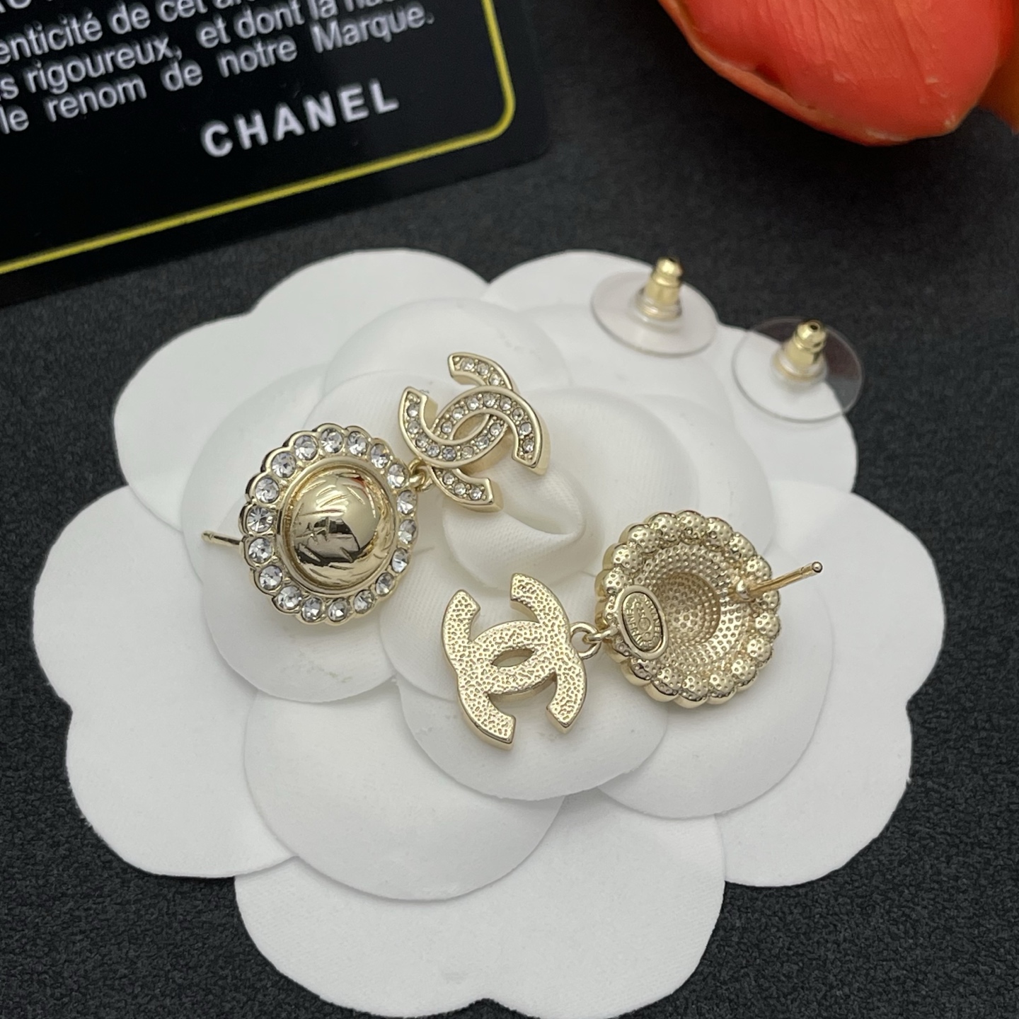Chanel一比一仿金水鑽耳環女款雕刻垂墜款| 9 Chanel一比一仿金水鑽耳環女款雕刻垂墜款