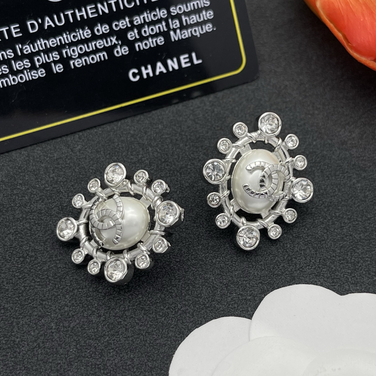 Chanel高仿珍珠雙C耳環圓形復古風格設計| 11 Chanel高仿珍珠雙C耳環圓形復古風格設計