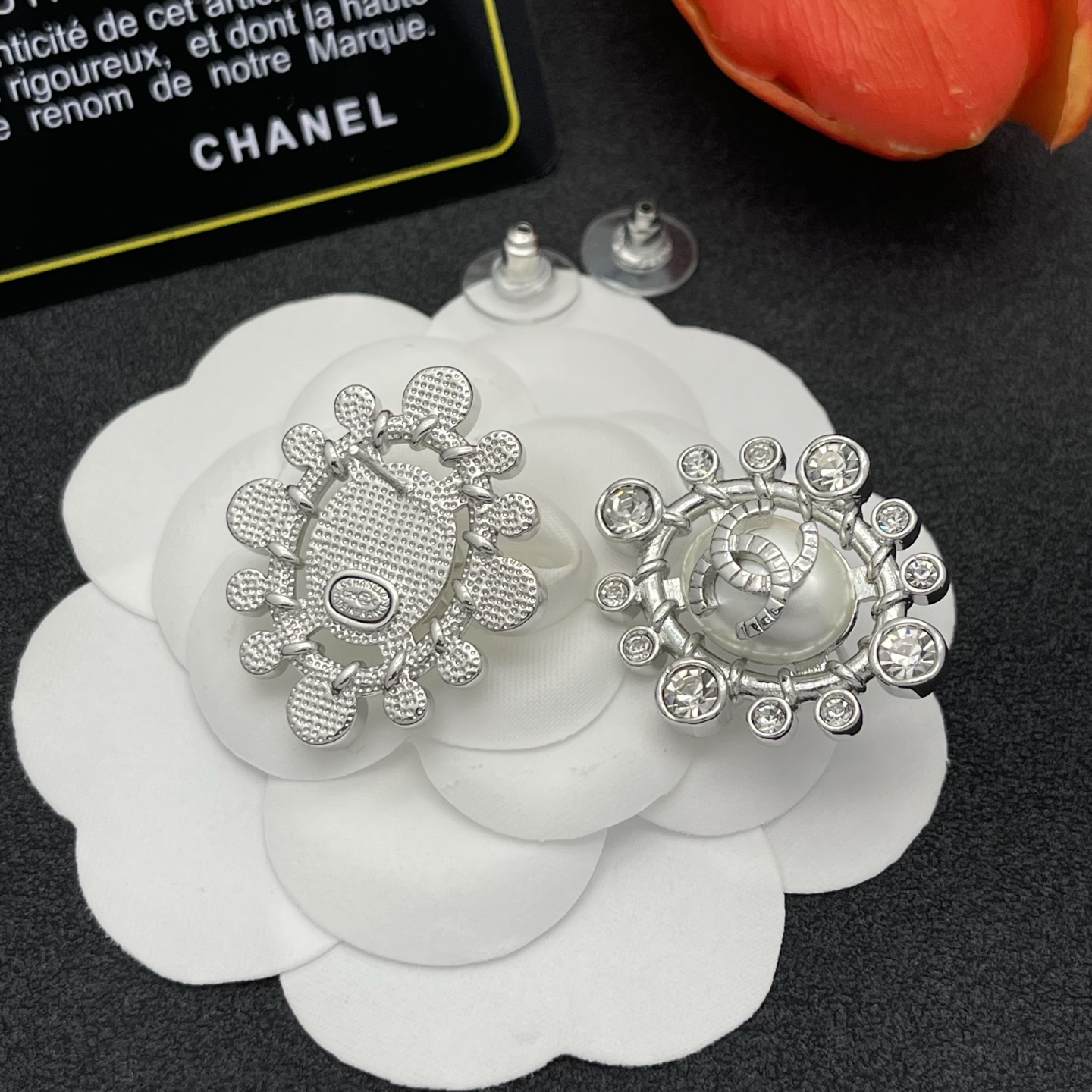Chanel高仿珍珠雙C耳環圓形復古風格設計| 10 Chanel高仿珍珠雙C耳環圓形復古風格設計