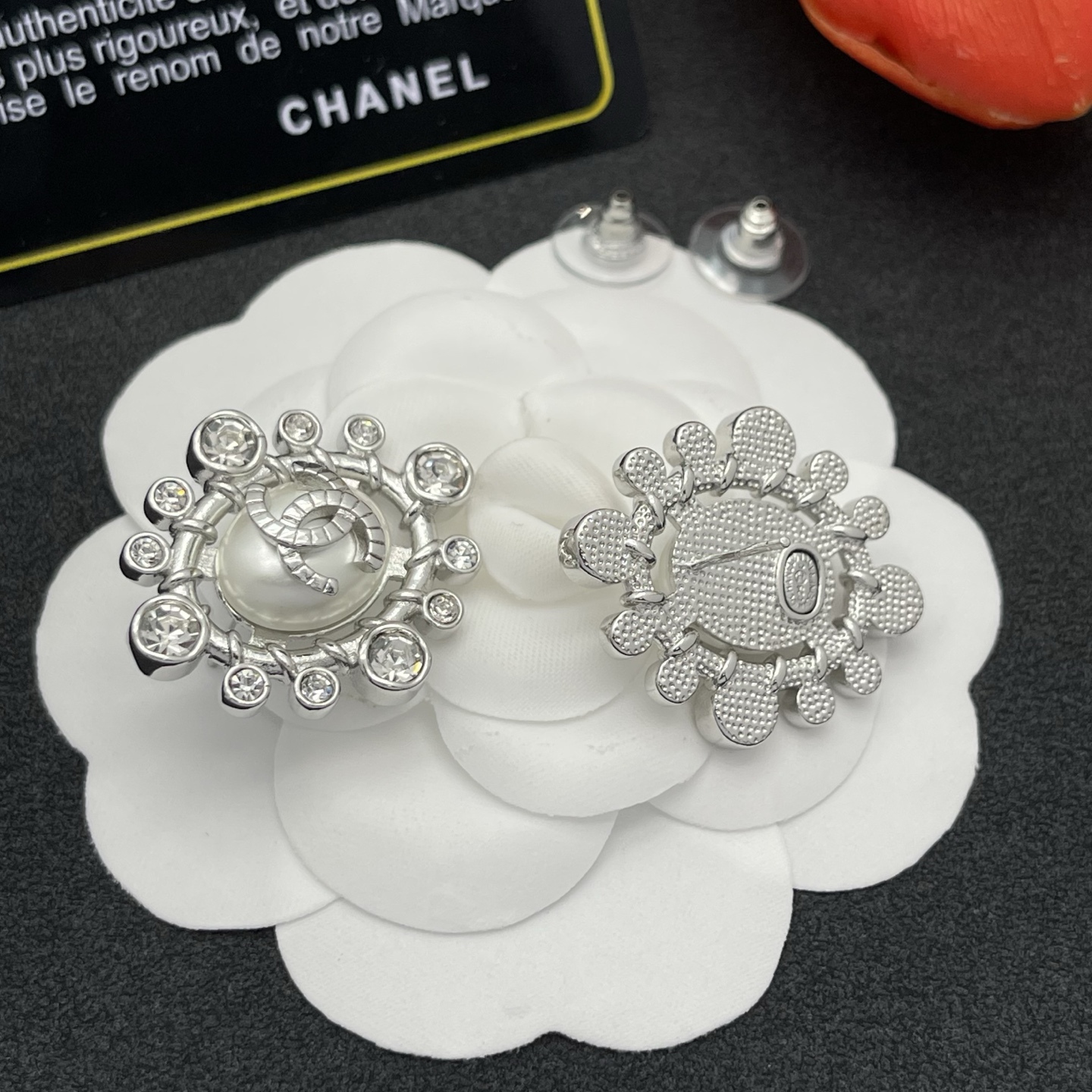 Chanel高仿珍珠雙C耳環圓形復古風格設計| 9 Chanel高仿珍珠雙C耳環圓形復古風格設計