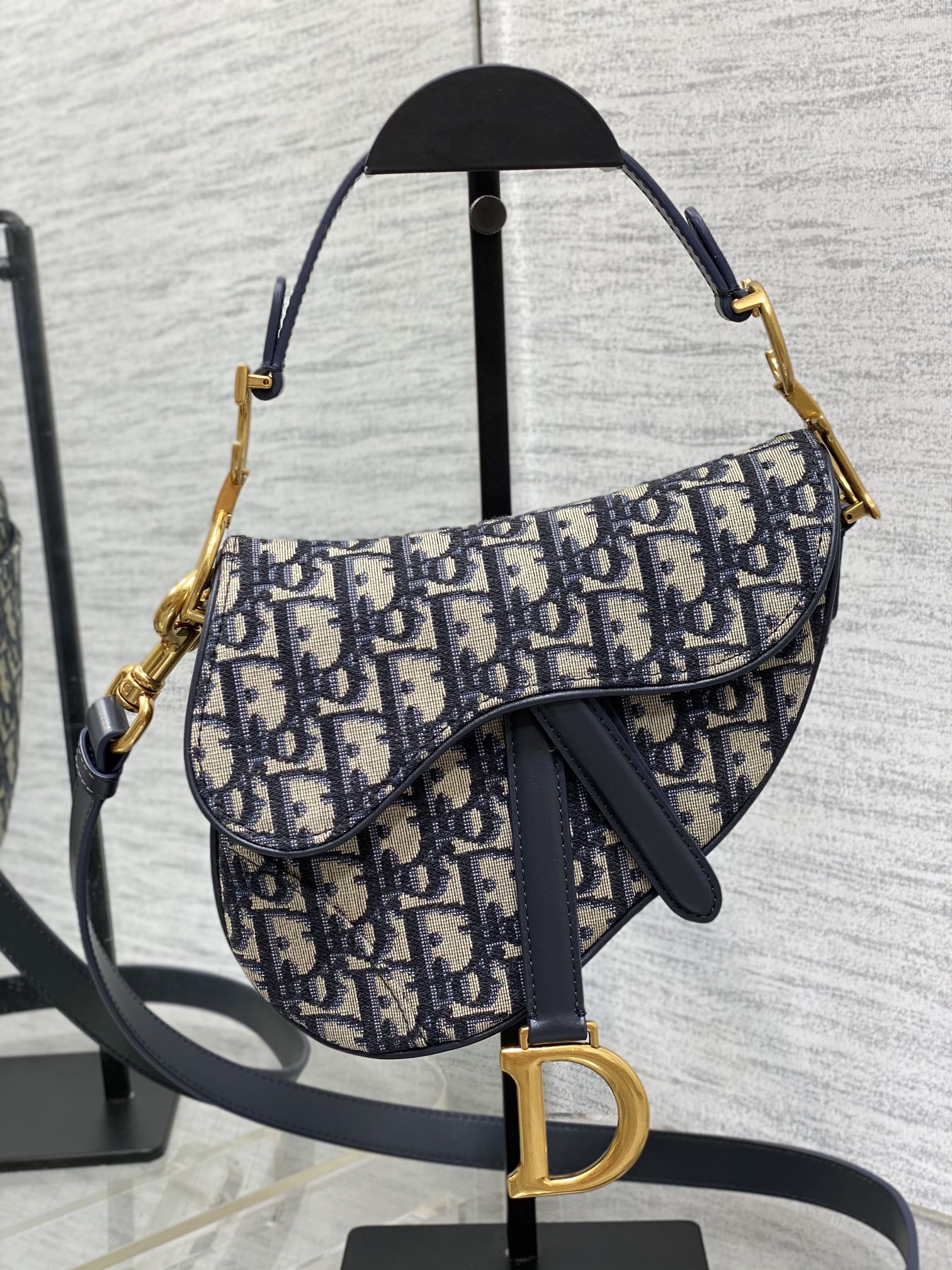 Dior高仿女款老花馬鞍包 金屬D扣復古風百搭設計| 14 Dior高仿女款老花馬鞍包 金屬D扣復古風百搭設計