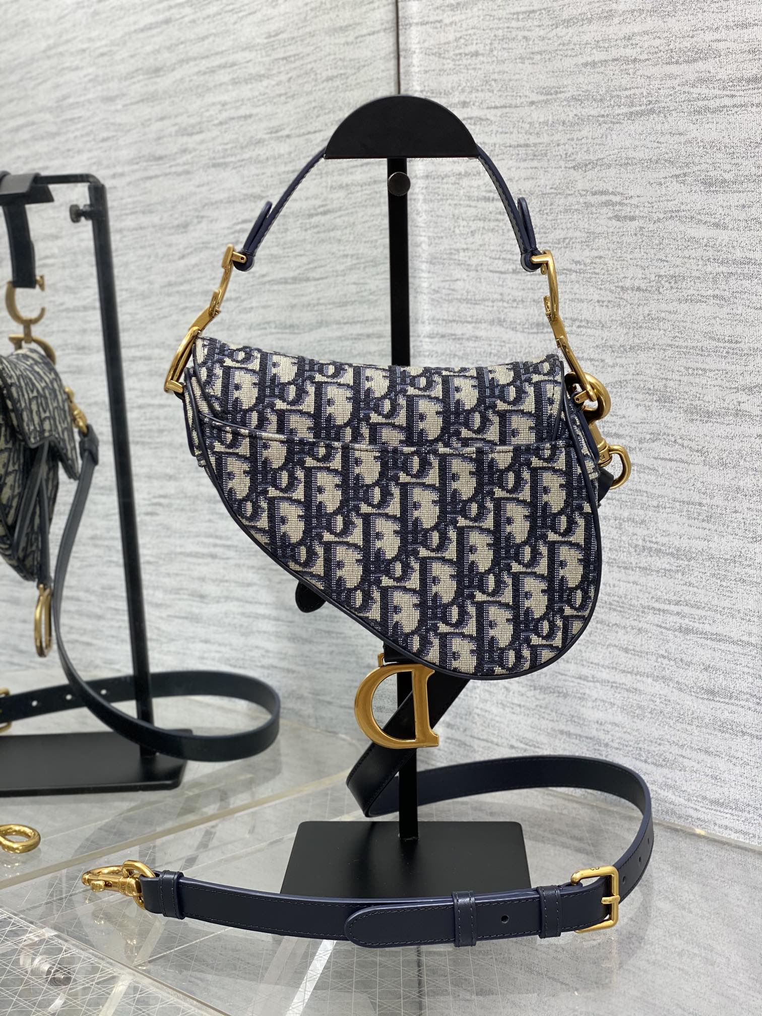 Dior高仿女款老花馬鞍包 金屬D扣復古風百搭設計| 12 Dior高仿女款老花馬鞍包 金屬D扣復古風百搭設計