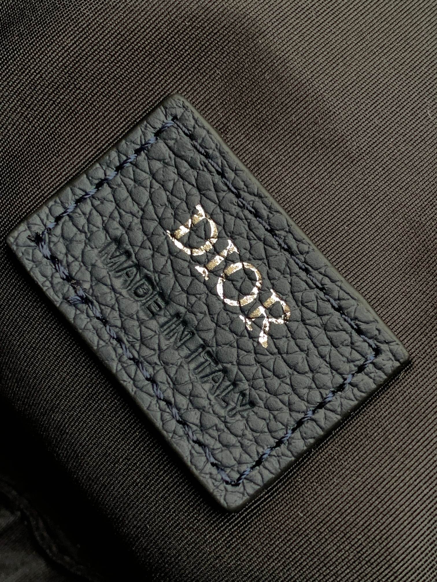DiorA貨男款隱Logo黑皮馬鞍包 微光澤感皮革質地| 7 DiorA貨男款隱Logo黑皮馬鞍包 微光澤感皮革質地