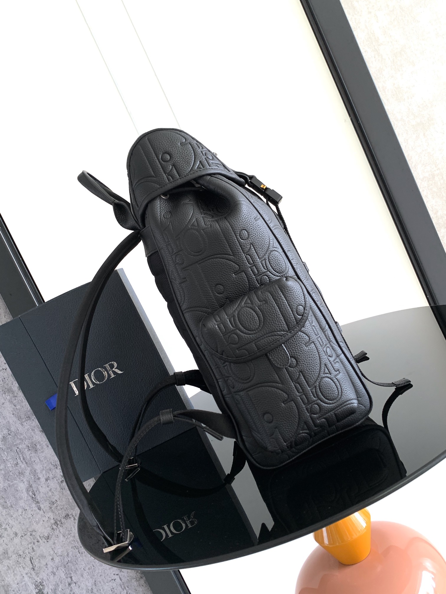 Dior高仿黑色後背包 大容量實用款 全浮雕LOGO設計| 13 Dior高仿黑色後背包 大容量實用款 全浮雕LOGO設計