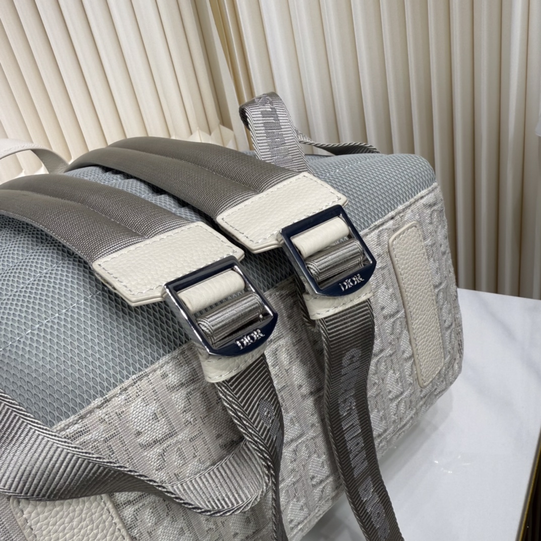 Dior高仿米色刺繡帆布男款背包 簡約拉鍊設計通勤首選| 9 Dior高仿米色刺繡帆布男款背包 簡約拉鍊設計通勤首選