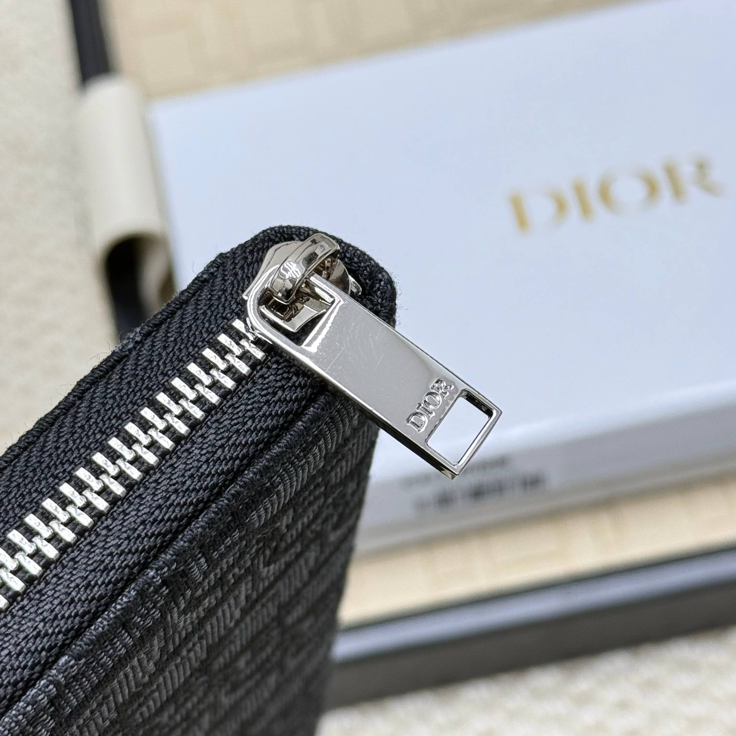 Dior一比一黑色老花長夾極簡拉鍊設計| 8 Dior一比一黑色老花長夾極簡拉鍊設計