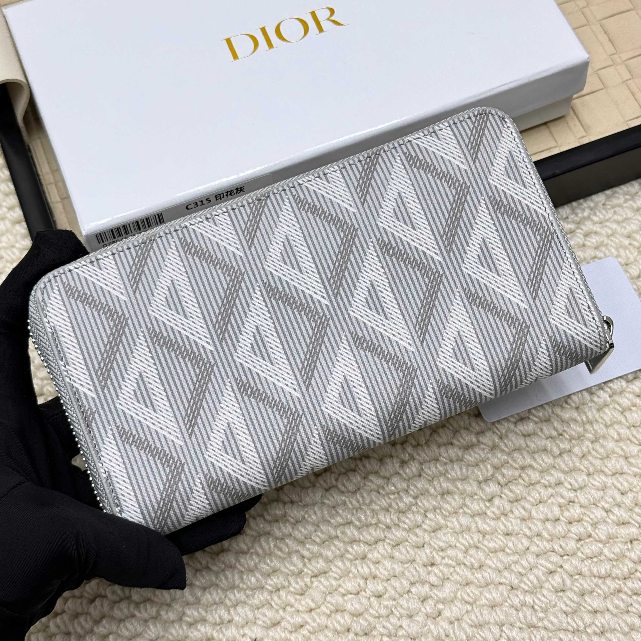Dior一比一精品幾何布紋長夾拉鍊設計銀灰色款| 10 Dior一比一精品幾何布紋長夾拉鍊設計銀灰色款