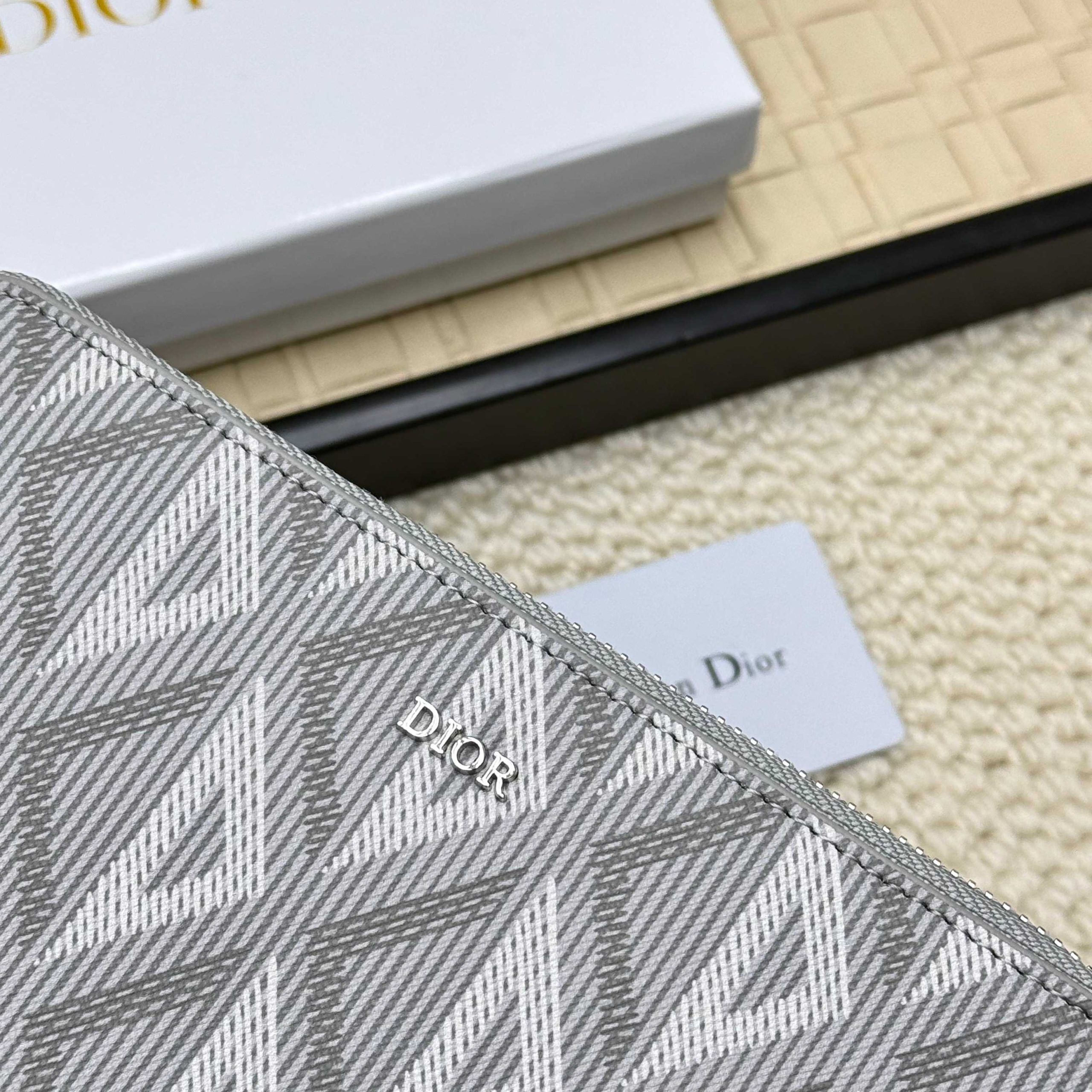 Dior一比一精品幾何布紋長夾拉鍊設計銀灰色款| 9 Dior一比一精品幾何布紋長夾拉鍊設計銀灰色款
