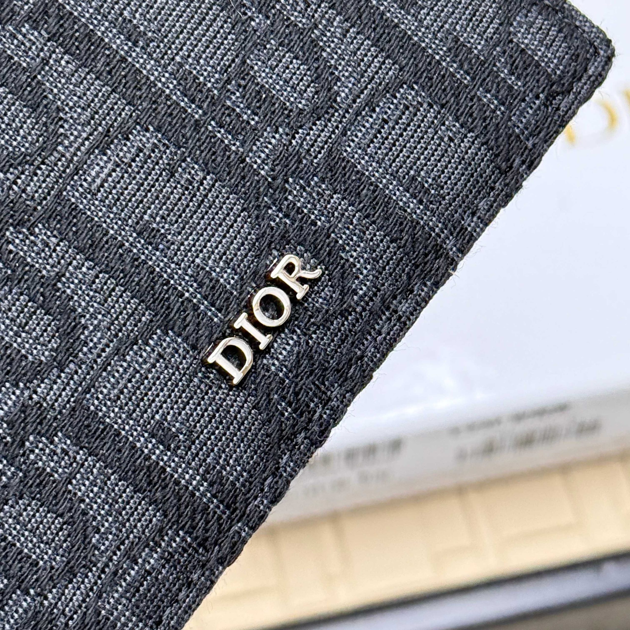 DiorA貨男款短夾黑灰老花雙折小巧實用款| 9 DiorA貨男款短夾黑灰老花雙折小巧實用款