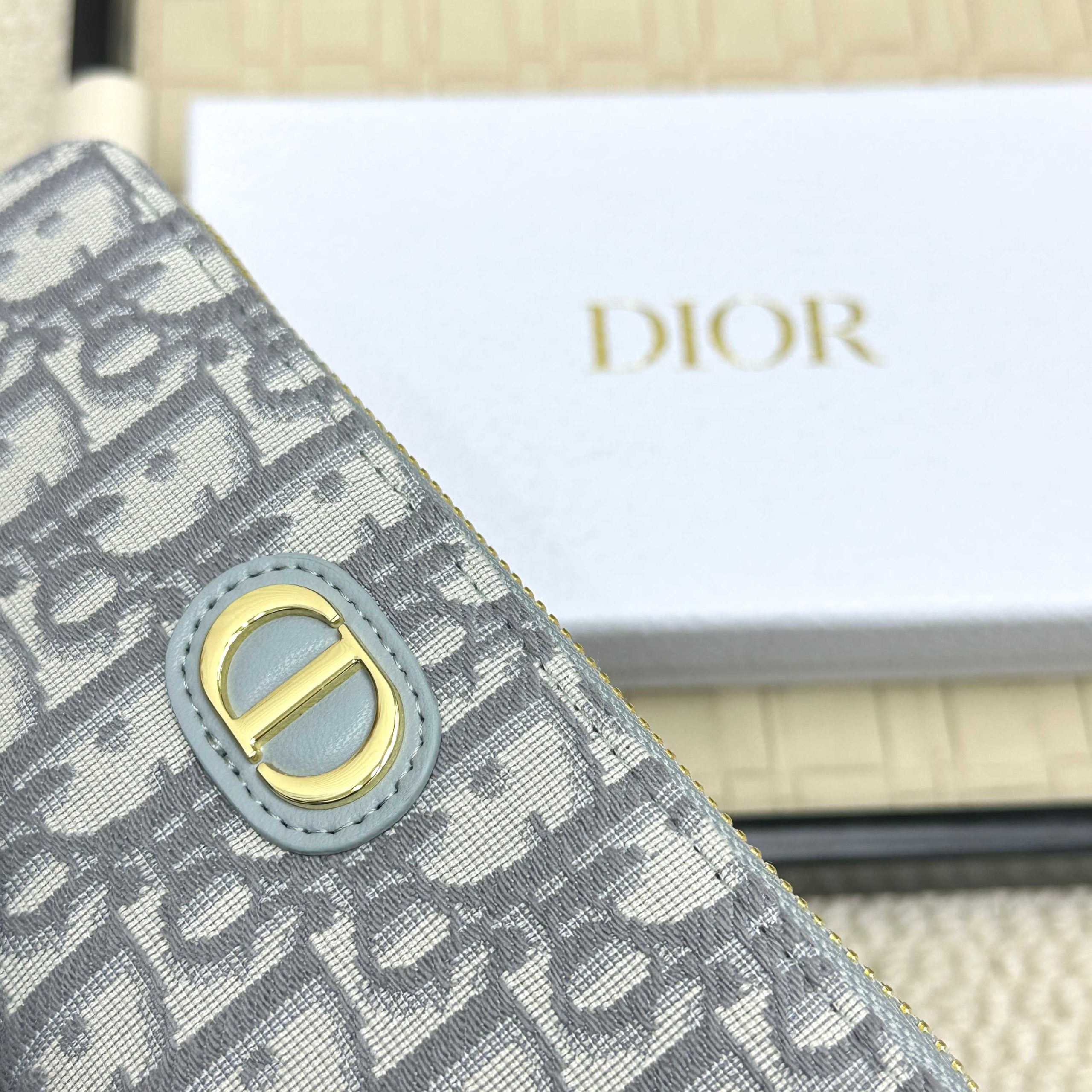 Dior 高仿女士長夾 灰藍老花布紋 經典CD扣精品款| 9 Dior 高仿女士長夾 灰藍老花布紋 經典CD扣精品款