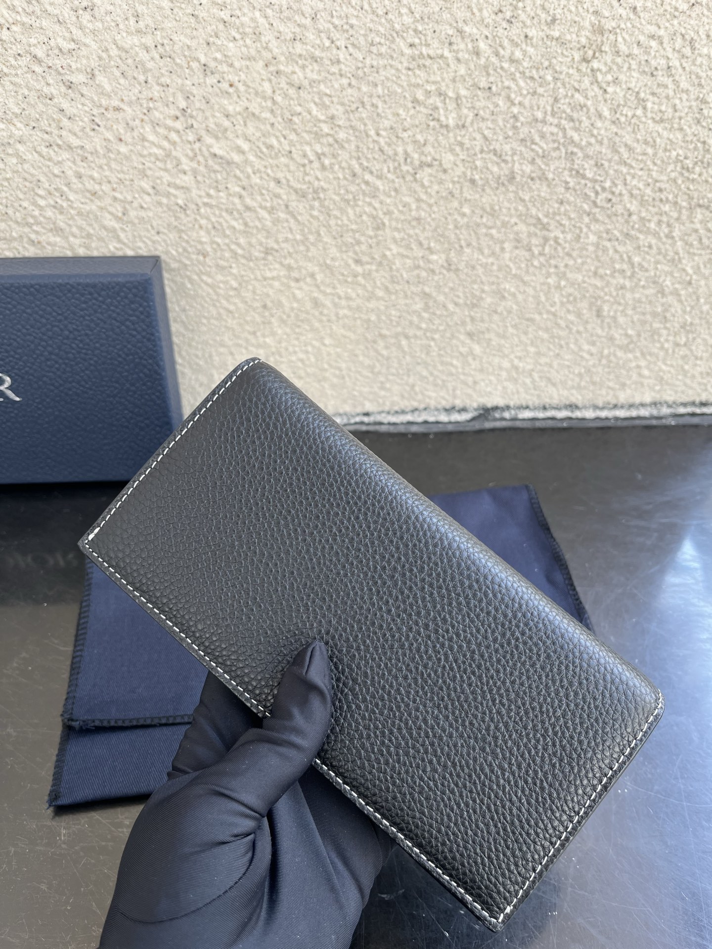 Dior 原單男士長夾 黑色荔枝紋皮革 對比縫線立體造型| 9 Dior 原單男士長夾 黑色荔枝紋皮革 對比縫線立體造型
