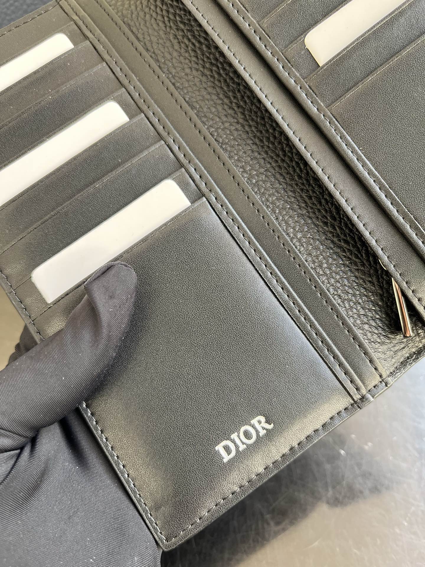 Dior 原單男士長夾 黑色荔枝紋皮革 對比縫線立體造型| 7 Dior 原單男士長夾 黑色荔枝紋皮革 對比縫線立體造型