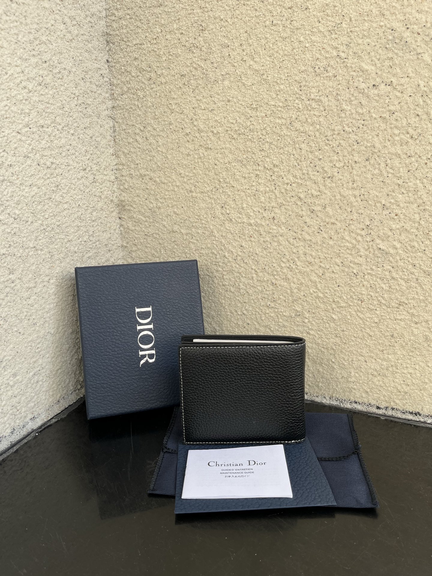 Dior 高仿男用短夾 荔枝皮革 白色縫線 俐落大氣設計| 14 Dior 高仿男用短夾 荔枝皮革 白色縫線 俐落大氣設計