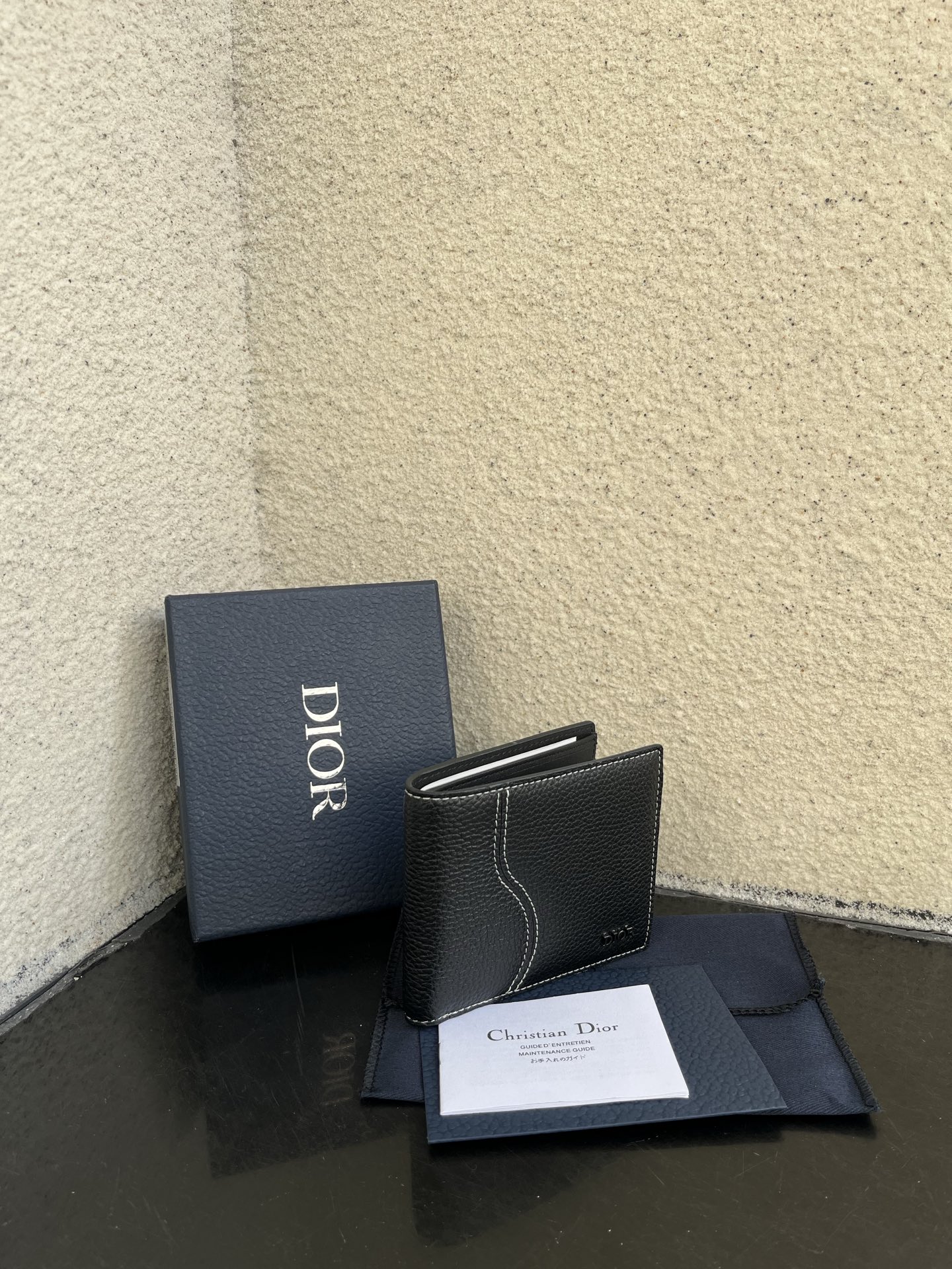 Dior 高仿男用短夾 荔枝皮革 白色縫線 俐落大氣設計| 13 Dior 高仿男用短夾 荔枝皮革 白色縫線 俐落大氣設計