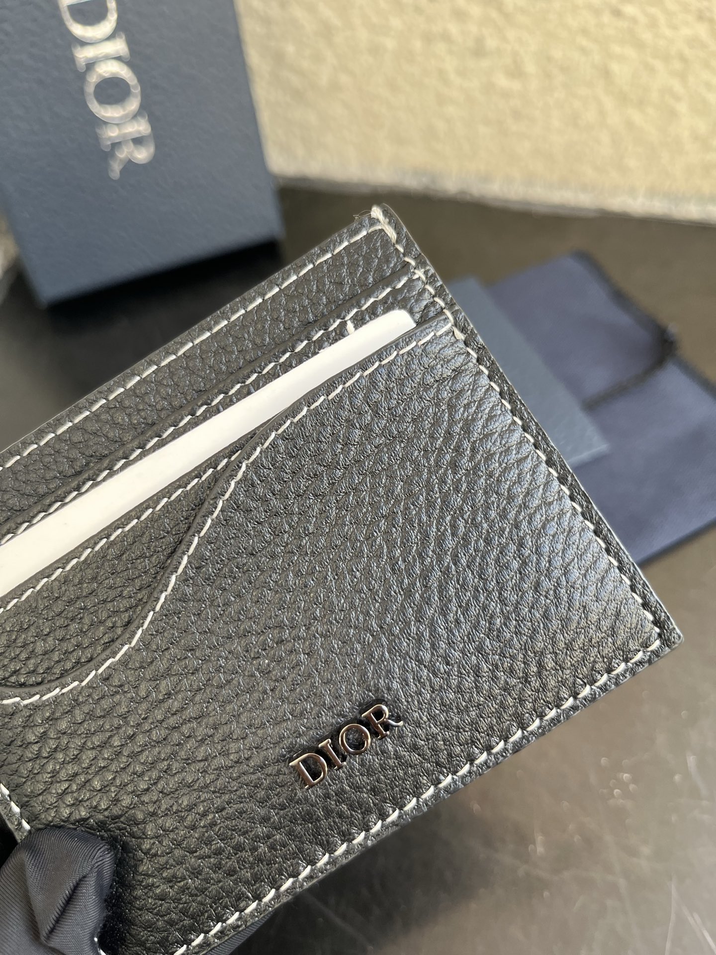 Dior 高仿男士卡包 荔枝皮革 雙卡層設計 俐落簡約風| 9 Dior 高仿男士卡包 荔枝皮革 雙卡層設計 俐落簡約風