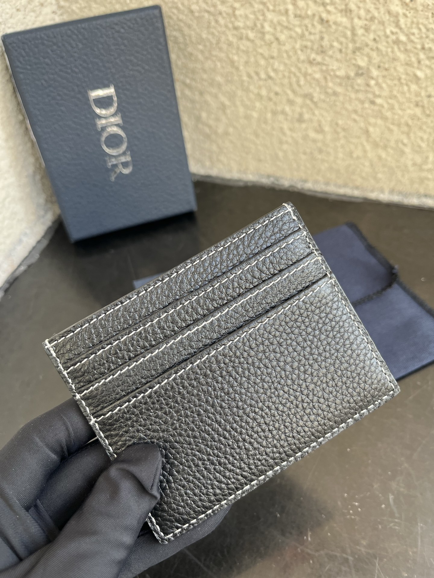 Dior 高仿男士卡包 荔枝皮革 雙卡層設計 俐落簡約風| 8 Dior 高仿男士卡包 荔枝皮革 雙卡層設計 俐落簡約風