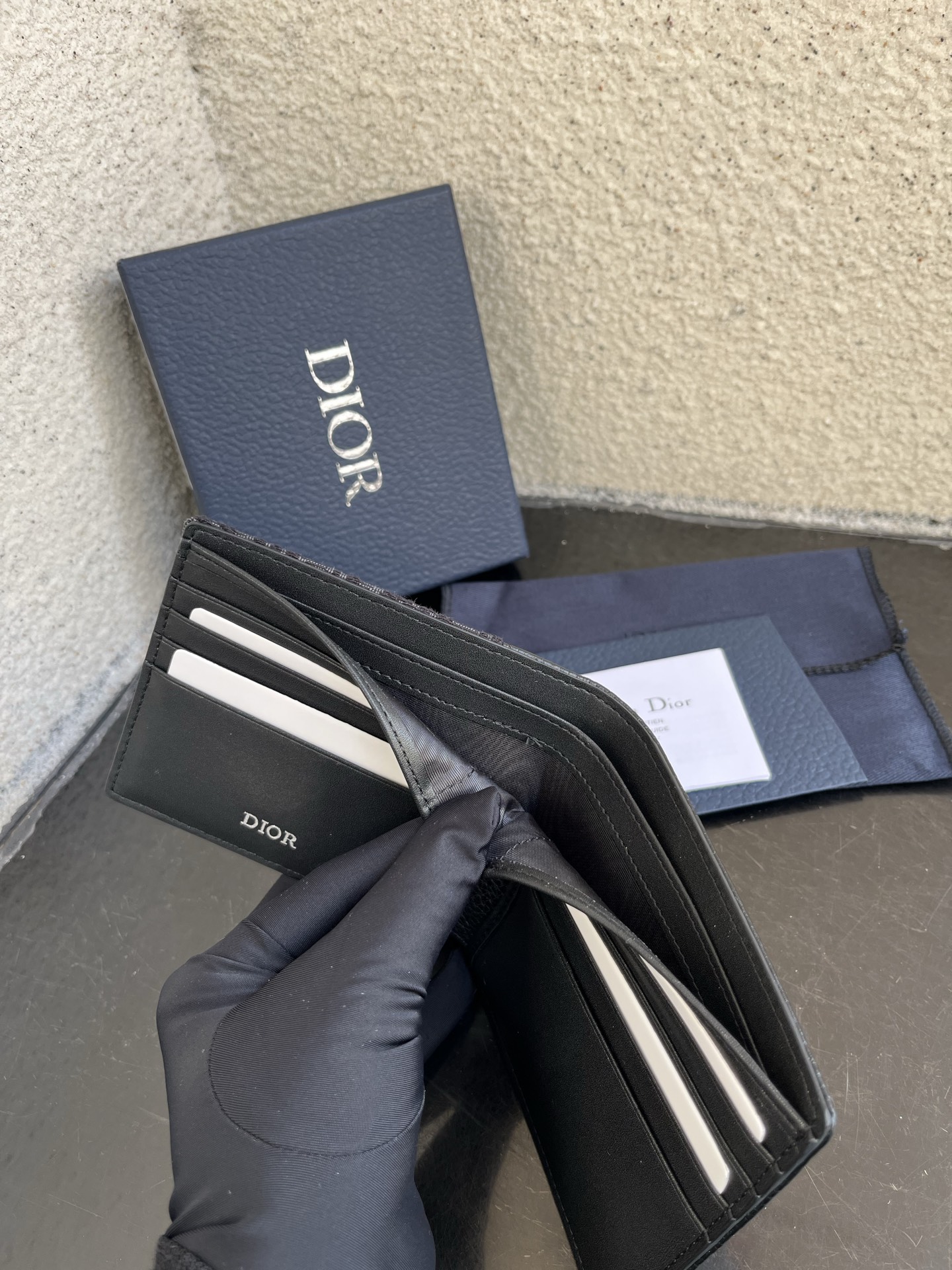 Dior 高仿男士短夾 老花與荔枝皮拼接設計| 14 Dior 高仿男士短夾 老花與荔枝皮拼接設計