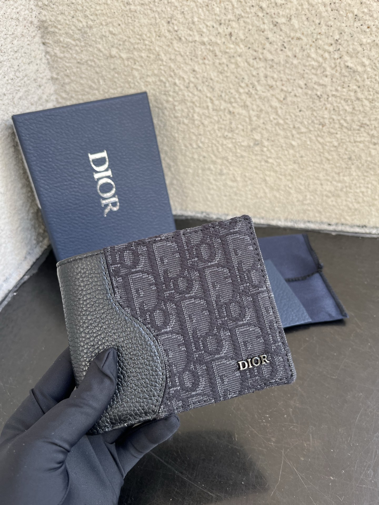 Dior 高仿男士短夾 老花與荔枝皮拼接設計| 10 Dior 高仿男士短夾 老花與荔枝皮拼接設計