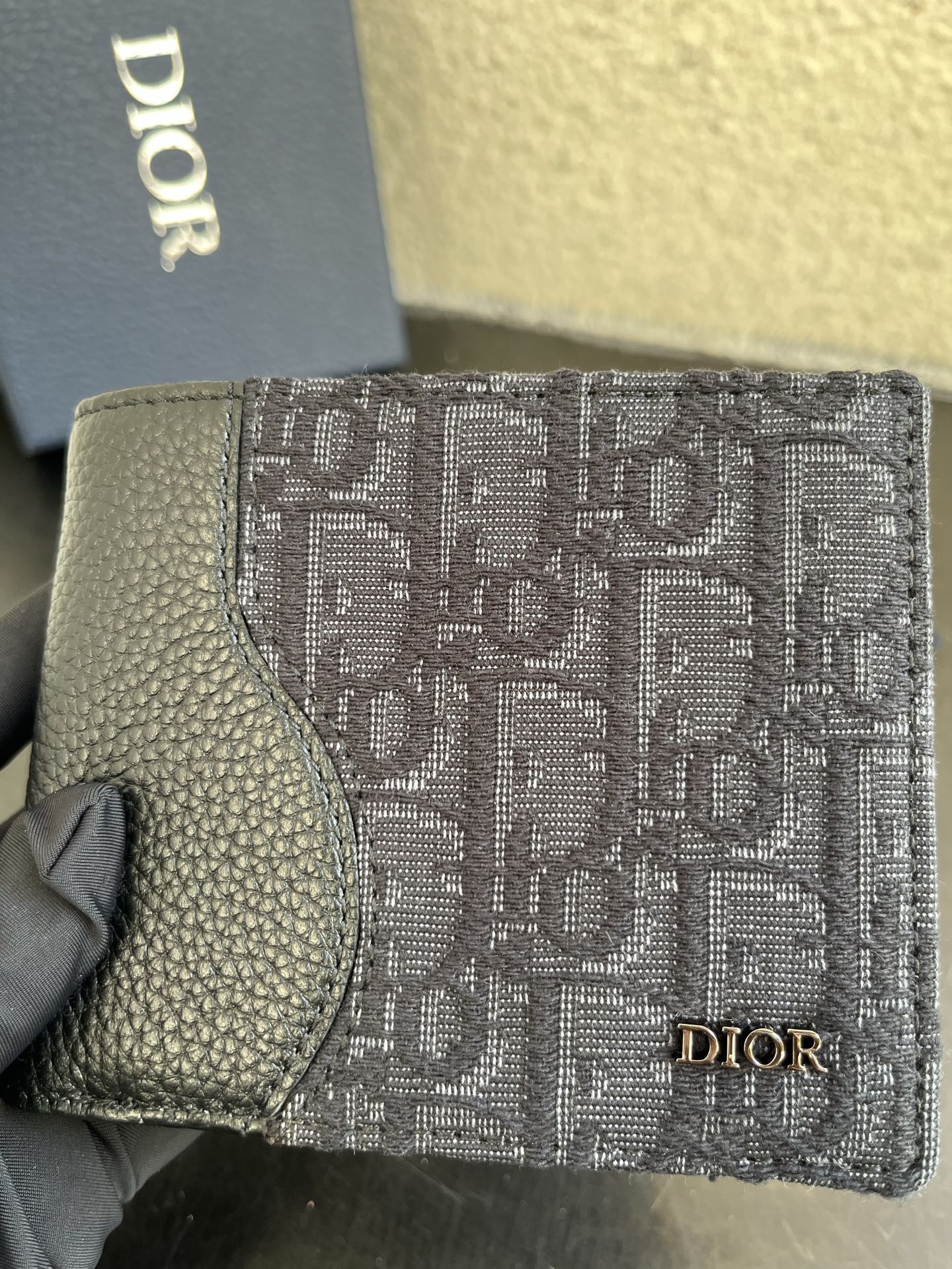Dior 高仿男士短夾 老花與荔枝皮拼接設計| 9 Dior 高仿男士短夾 老花與荔枝皮拼接設計
