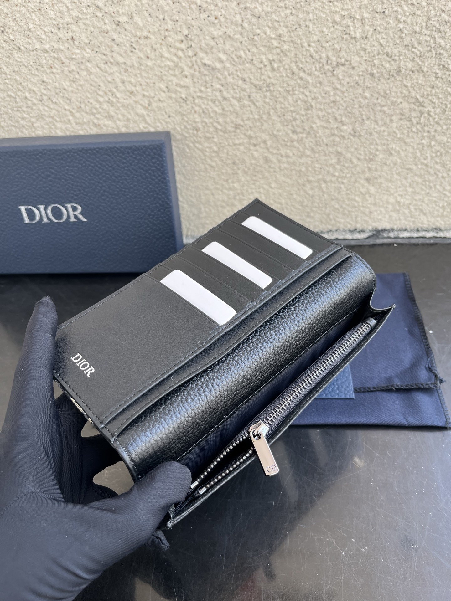 Dior 高仿男士長夾 老花拼皮革款 深藍經典時尚感| 7 Dior 高仿男士長夾 老花拼皮革款 深藍經典時尚感