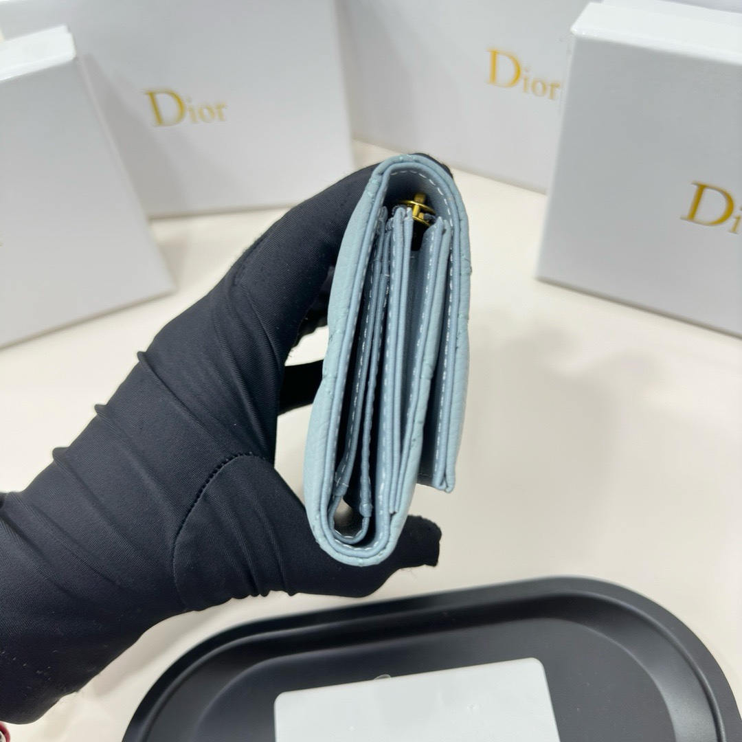 Dior 高仿短夾 女士淡藍皮革 CD金扣 立體縫線設計| 10 Dior 高仿短夾 女士淡藍皮革 CD金扣 立體縫線設計