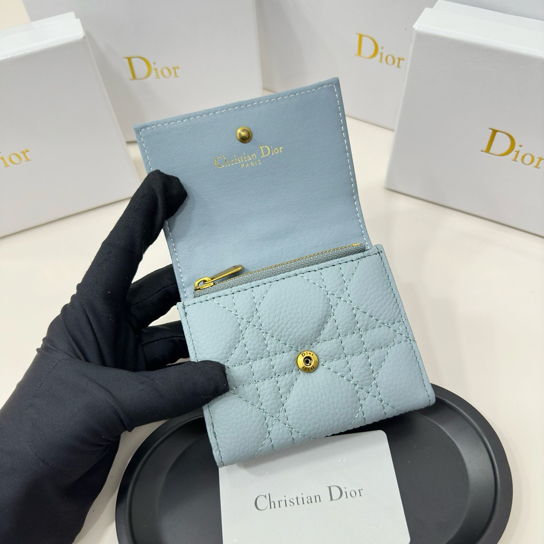 Dior 高仿短夾 女士淡藍皮革 CD金扣 立體縫線設計| 9 Dior 高仿短夾 女士淡藍皮革 CD金扣 立體縫線設計