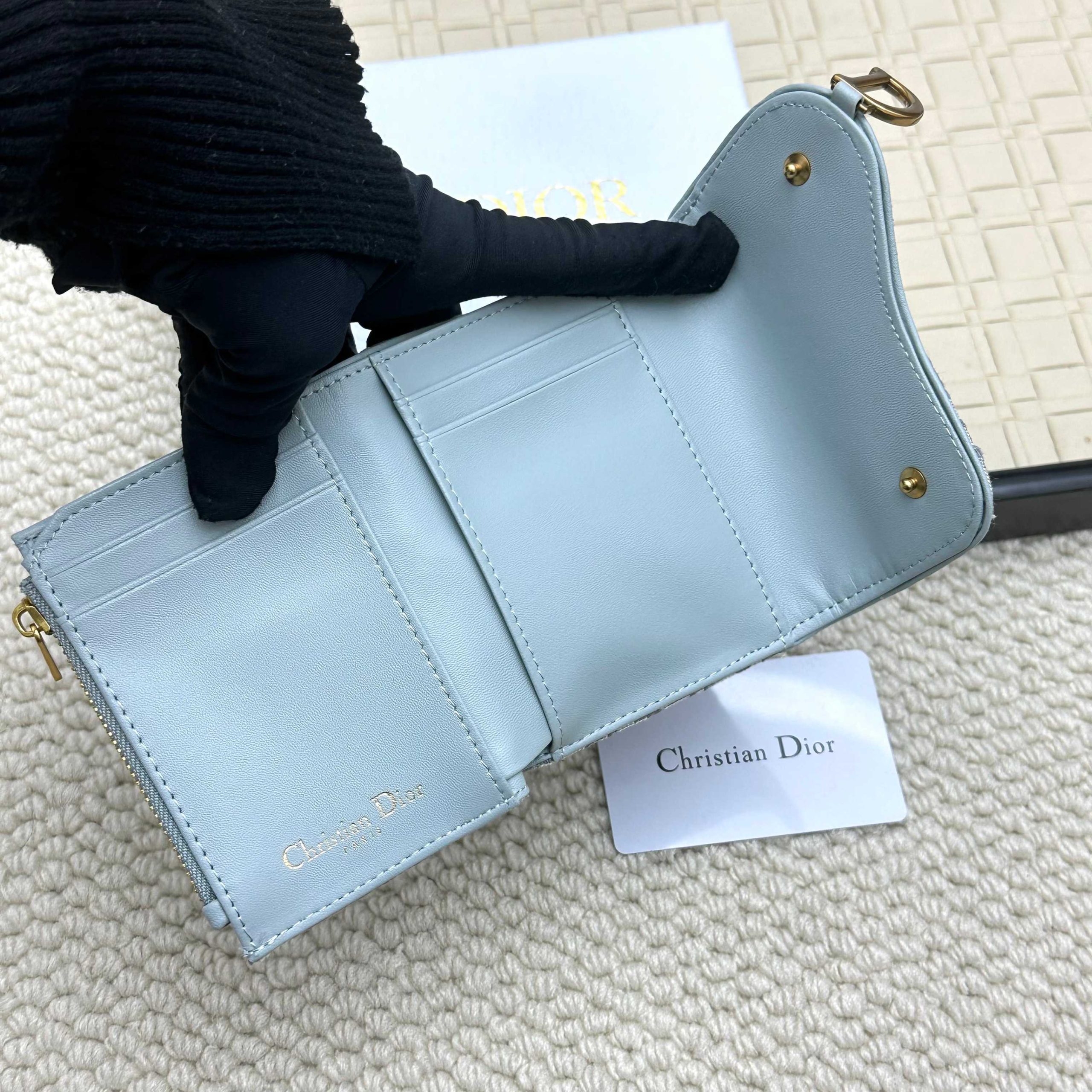 Dior 高仿女士短夾 Oblique 灰白老花布 雙層摺疊設計| 8 Dior 高仿女士短夾 Oblique 灰白老花布 雙層摺疊設計