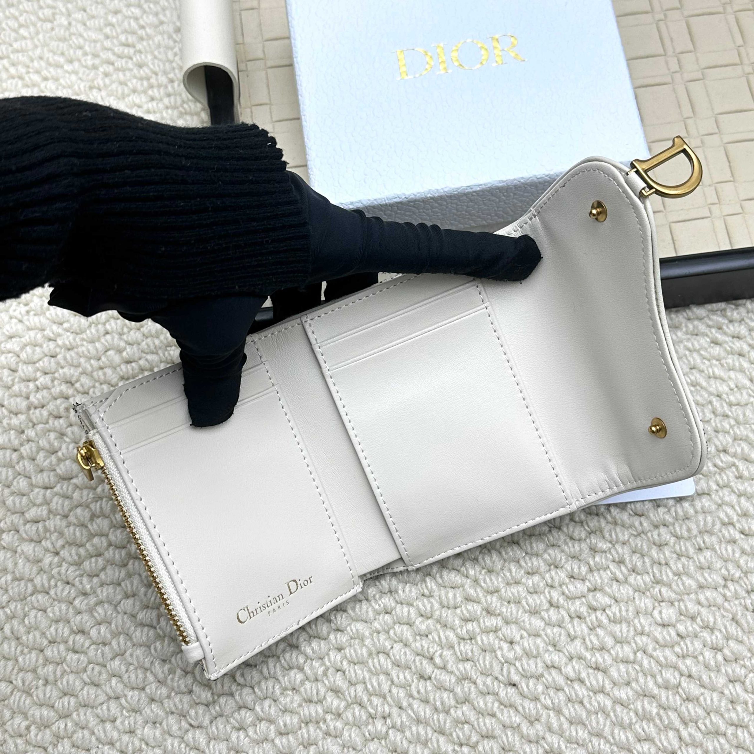 Dior 高仿短夾 女士藍灰老花布 小型翻蓋D扣設計| 8 Dior 高仿短夾 女士藍灰老花布 小型翻蓋D扣設計