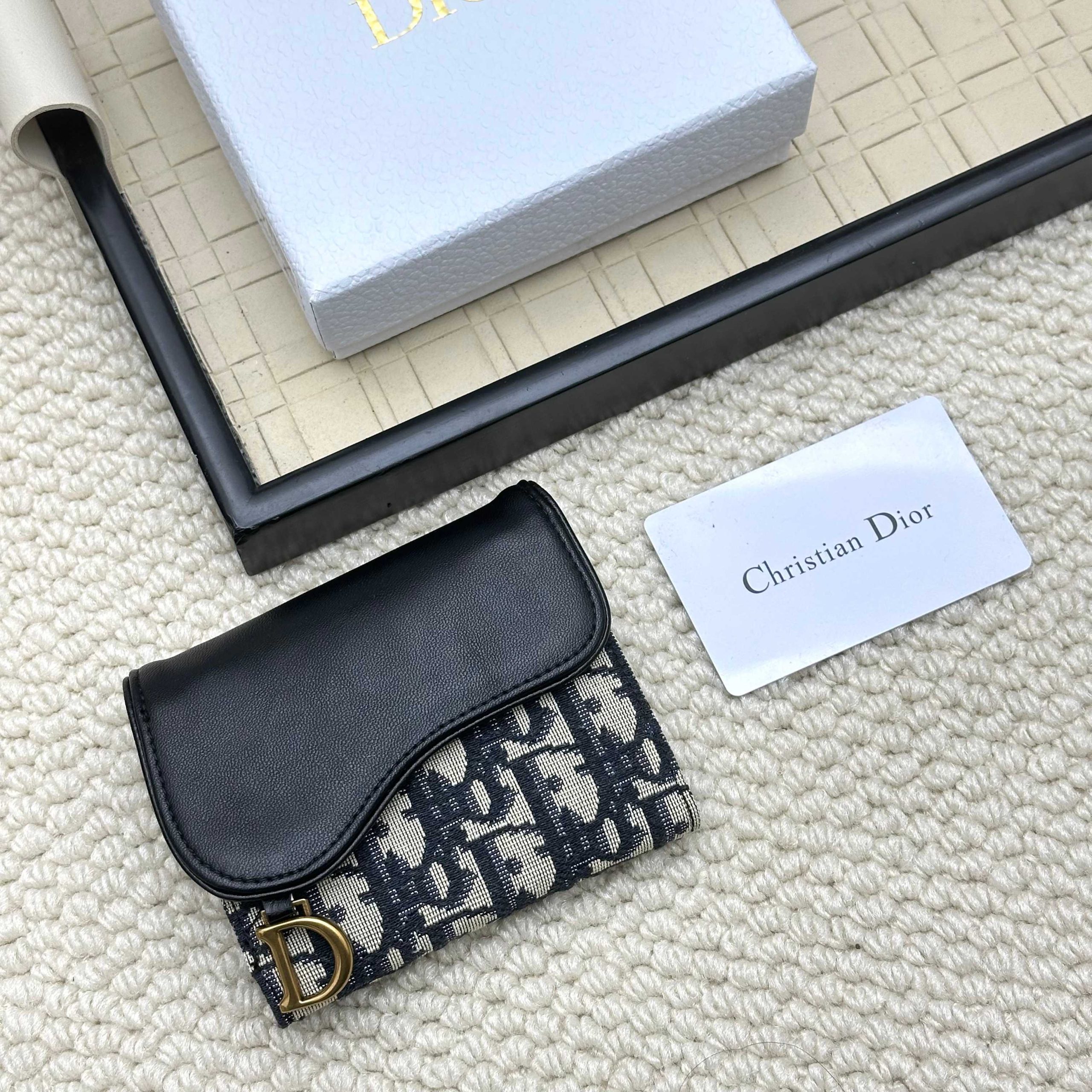 Dior 高仿女士短夾 黑皮拼老花D扣翻蓋設計 精緻百搭