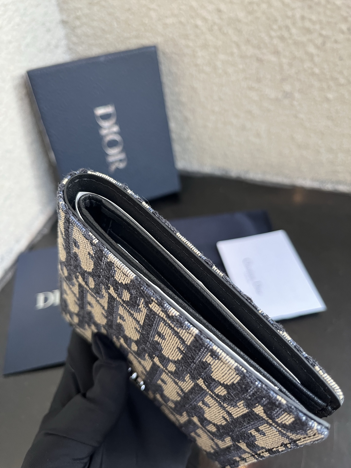Dior 高仿短夾 男士米底老花圖騰 簡約設計耐看實用| 10 Dior 高仿短夾 男士米底老花圖騰 簡約設計耐看實用